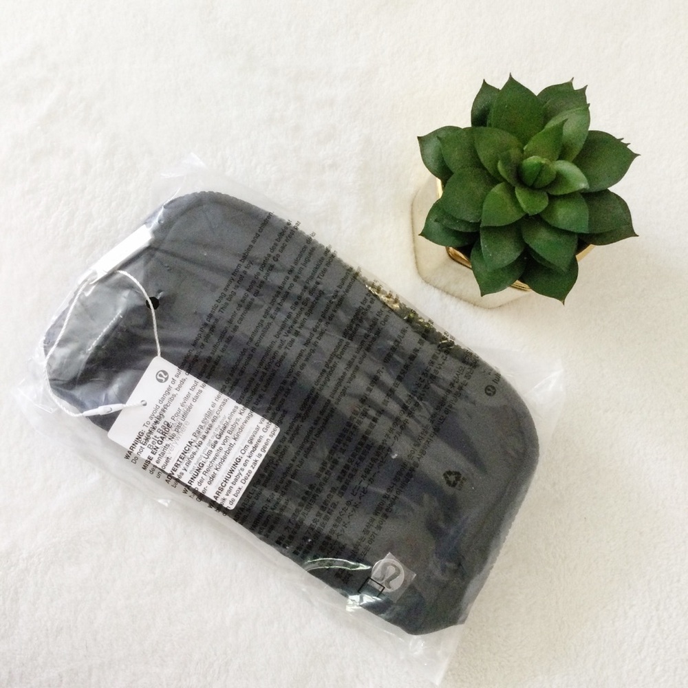 LULULEMON Everywhere Belt Bag – Black 1L, Extended Strap, NWT - Picture 3 of 11